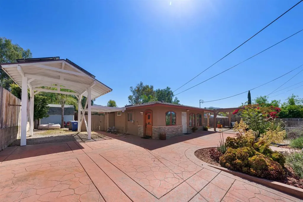 https://cdn.realtyfeed.com/cdn/127/306445373/ee8b290bb78b8b91abc9aa395fc2f211.webp