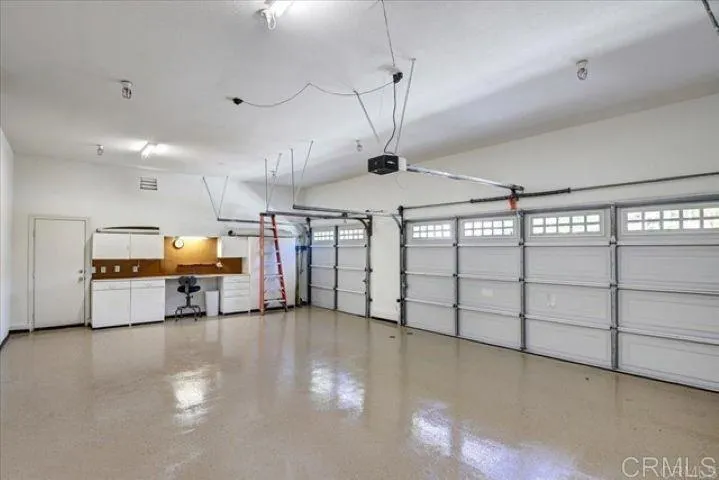https://cdn.realtyfeed.com/cdn/127/306445432/a0ff041aea72140eeadb72a2af3c35a8.webp