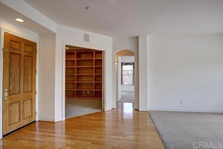 https://cdn.realtyfeed.com/cdn/127/306445432/f3aff8a32cf0d11fbea5f3cab13b6d84.webp