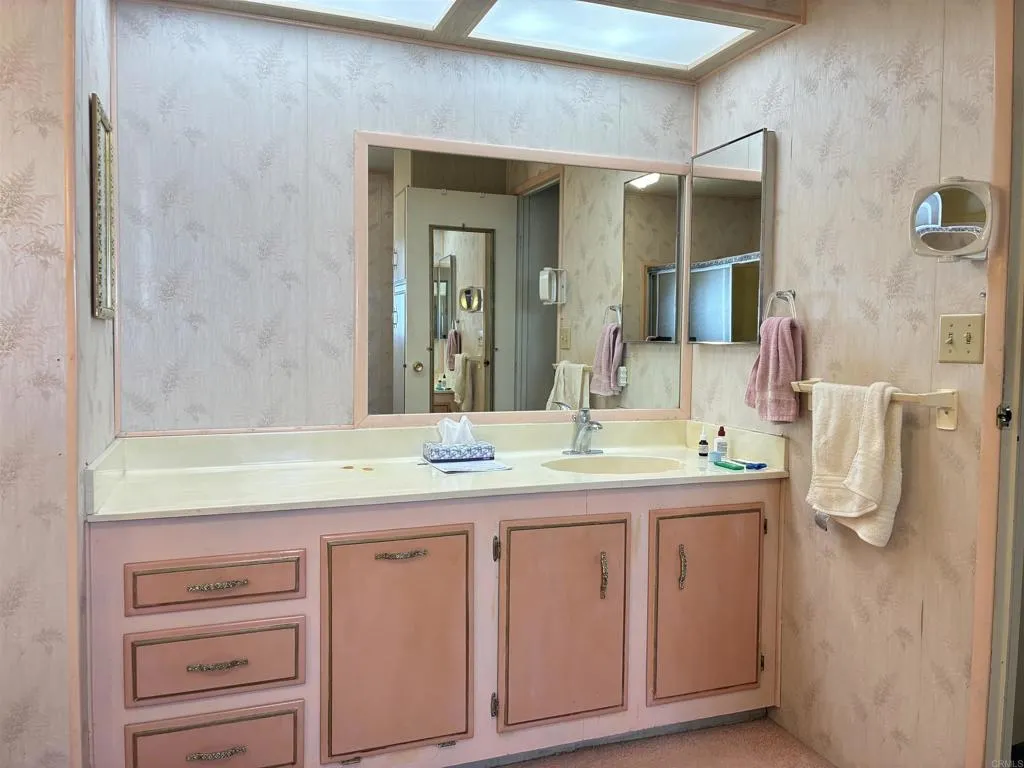 https://cdn.realtyfeed.com/cdn/127/306445765/26da19c0a39d3033606dd6d1fff4dbd6.webp
