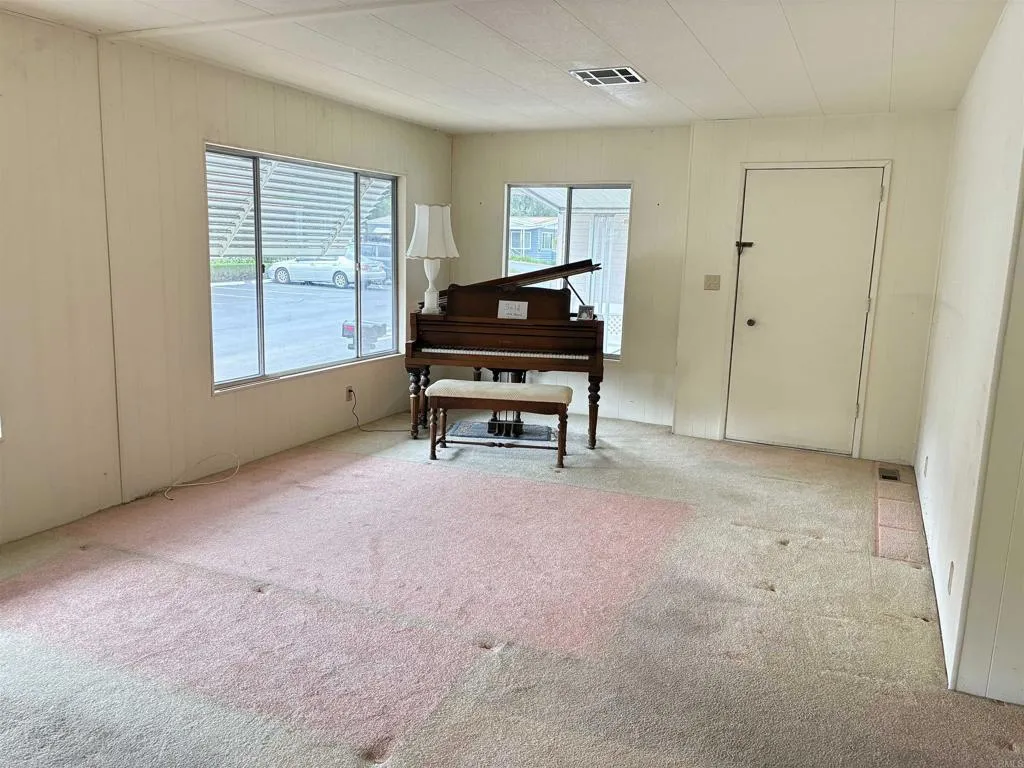https://cdn.realtyfeed.com/cdn/127/306445765/e3a4f505fa02b81c8c872a9f89fce729.webp