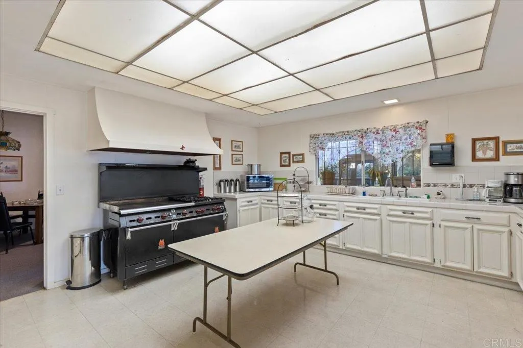 https://cdn.realtyfeed.com/cdn/127/306445765/fa060ac84eba24a4f91a5df148b04005.webp