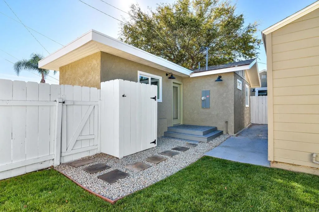 https://cdn.realtyfeed.com/cdn/127/306445777/26dafc3741121f86051ff06309bcb069.webp