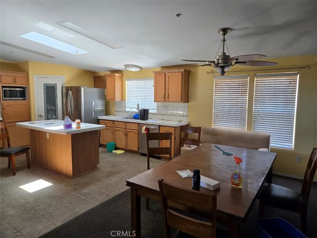 https://cdn.realtyfeed.com/cdn/127/306445807/60bfb18f8fc5ce9c793d6c081a25cef8.webp