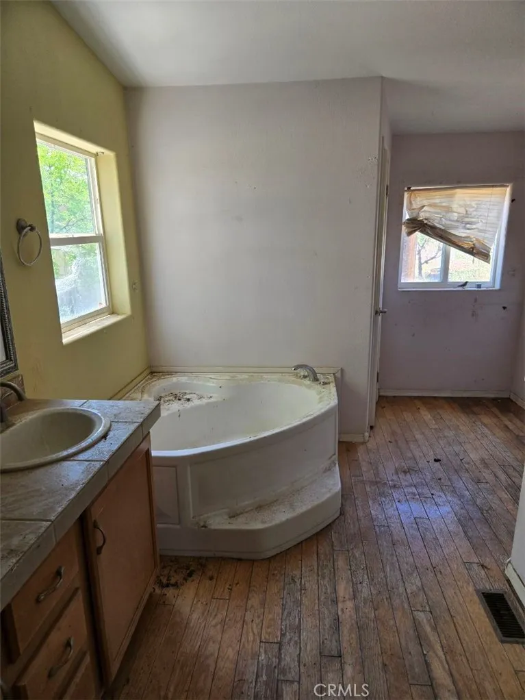 https://cdn.realtyfeed.com/cdn/127/306445807/baed41ad6e66800ae4e568f5df2049e0.webp