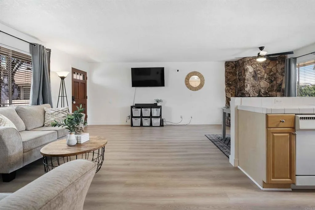 Photo #5: PTP2503715 Listing 