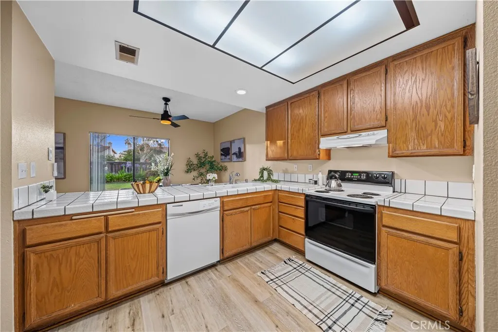 https://cdn.realtyfeed.com/cdn/127/306446098/33e961da335c9caab4359ace4c8fff2c.webp
