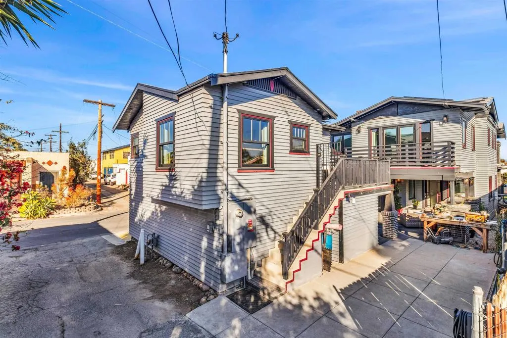 https://cdn.realtyfeed.com/cdn/127/306446373/120eaa183dc13377f0948765434af8cf.webp