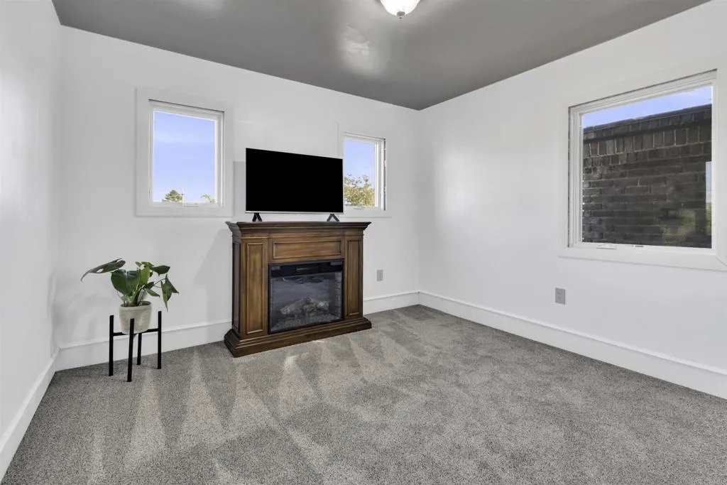 https://cdn.realtyfeed.com/cdn/127/306446373/e258921709634d3e61cdb31a843d257c.webp