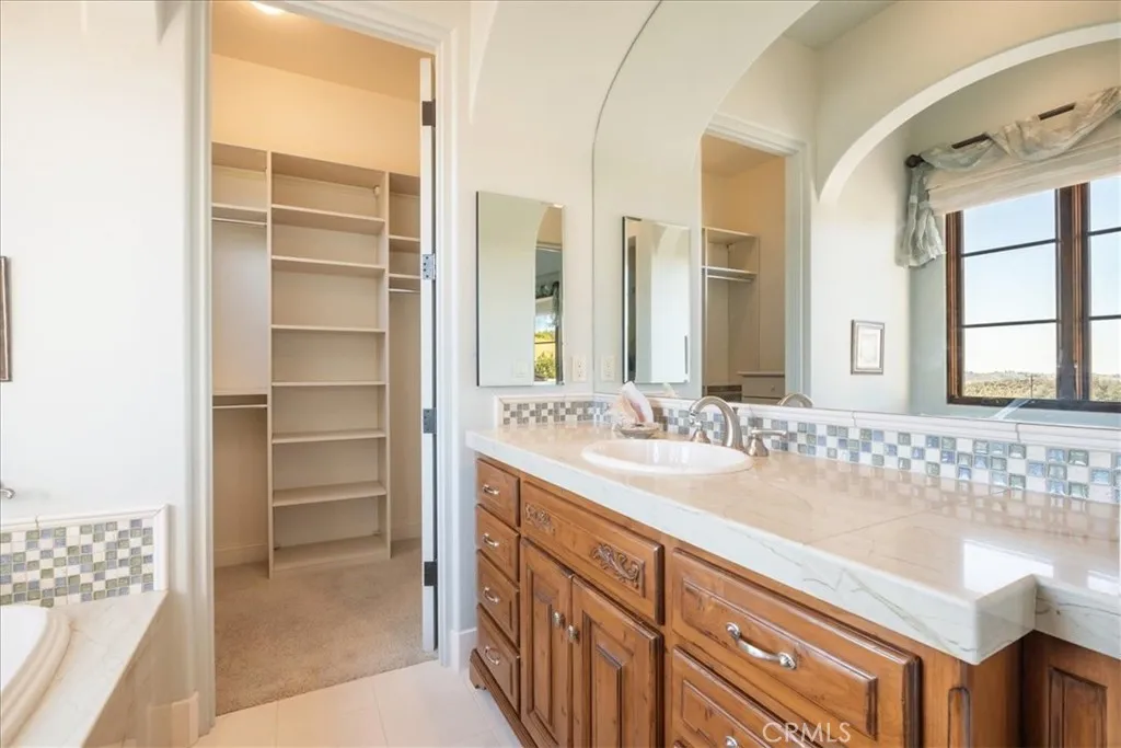 https://cdn.realtyfeed.com/cdn/127/306446498/5a1ef3a5e1d7501ab9112a1b7d916a8c.webp