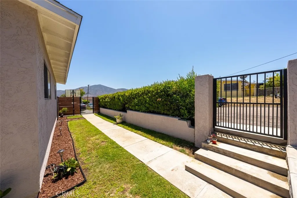 https://cdn.realtyfeed.com/cdn/127/306446654/2f737c38354cc97f0565f5da78bf3e01.webp