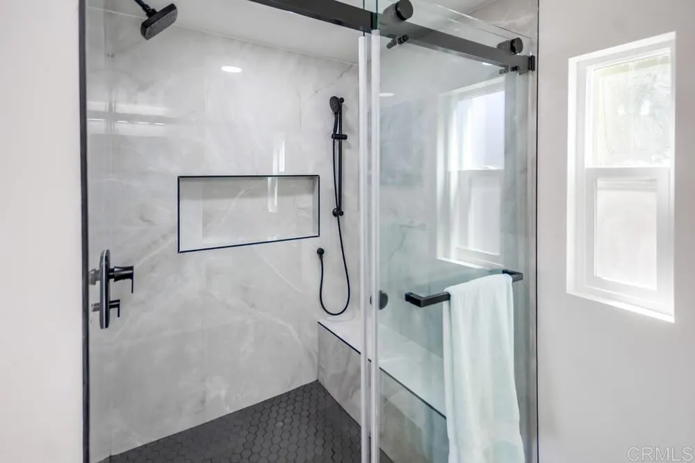 https://cdn.realtyfeed.com/cdn/127/306446715/698a5dc73bbab055276288b9ebcf0e4a.webp