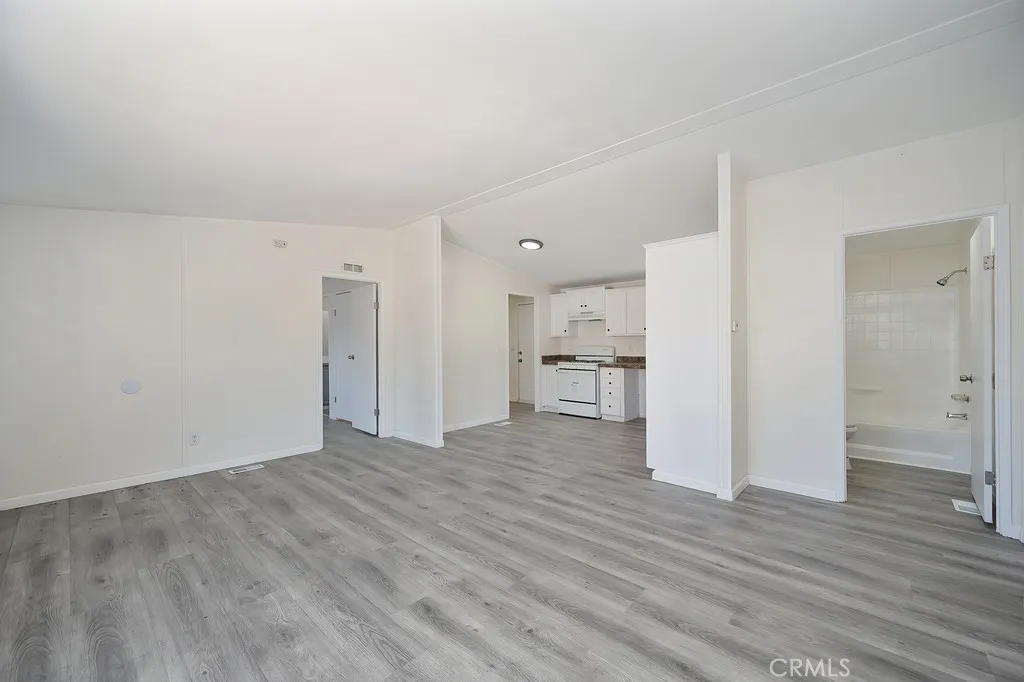 https://cdn.realtyfeed.com/cdn/127/306446716/1ed0b1d9f1eed8974baf437fb130cb1f.webp