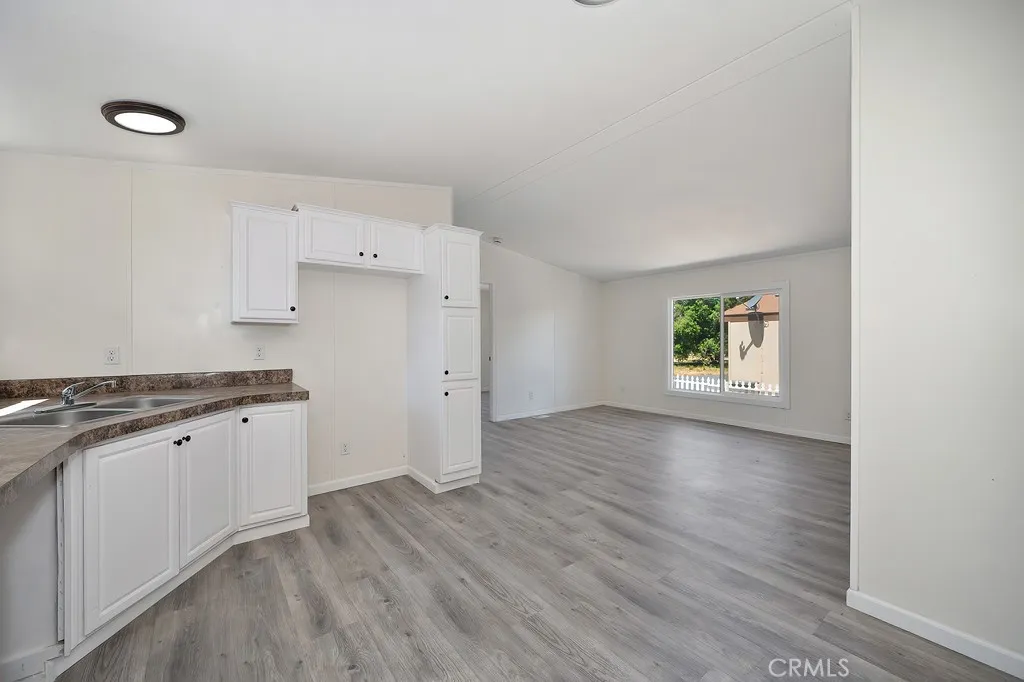 https://cdn.realtyfeed.com/cdn/127/306446716/edecf4e2c02241a77b7da67282b7f32f.webp
