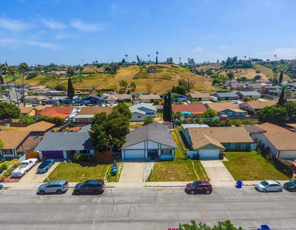 https://cdn.realtyfeed.com/cdn/127/306446732/5cdc223cb17a770ad4a86a36139d5410.webp