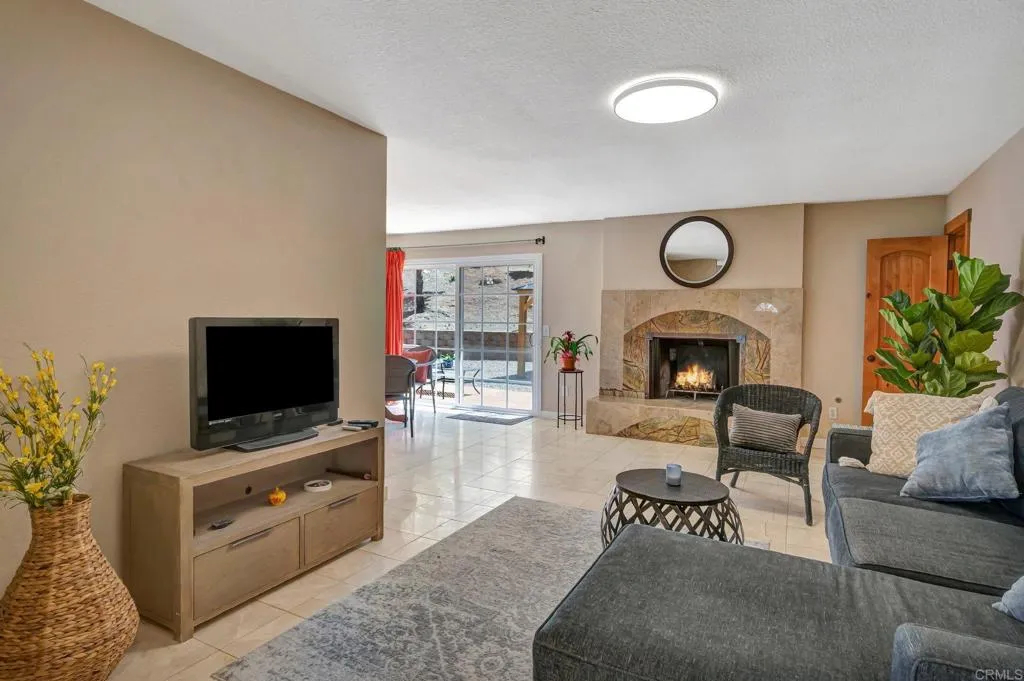 https://cdn.realtyfeed.com/cdn/127/306446848/5afd76936c556f6cdd7eb47ce0781eae.webp