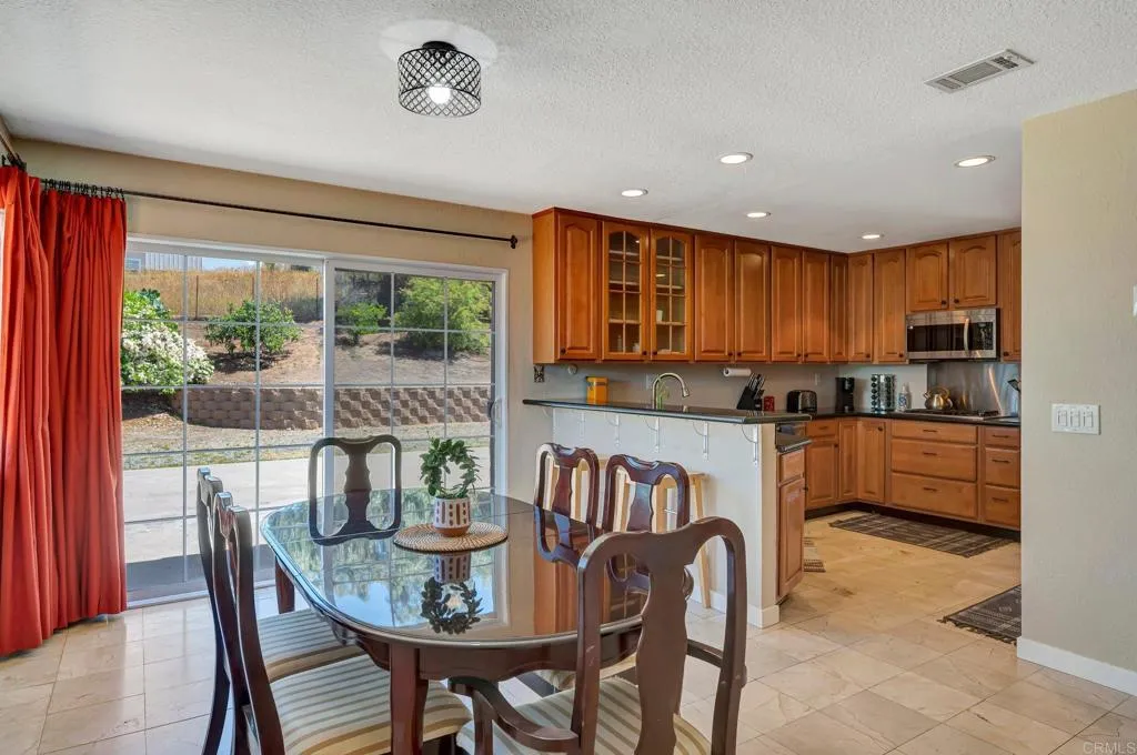 https://cdn.realtyfeed.com/cdn/127/306446848/793ff359cfe4643c74316bb950409672.webp