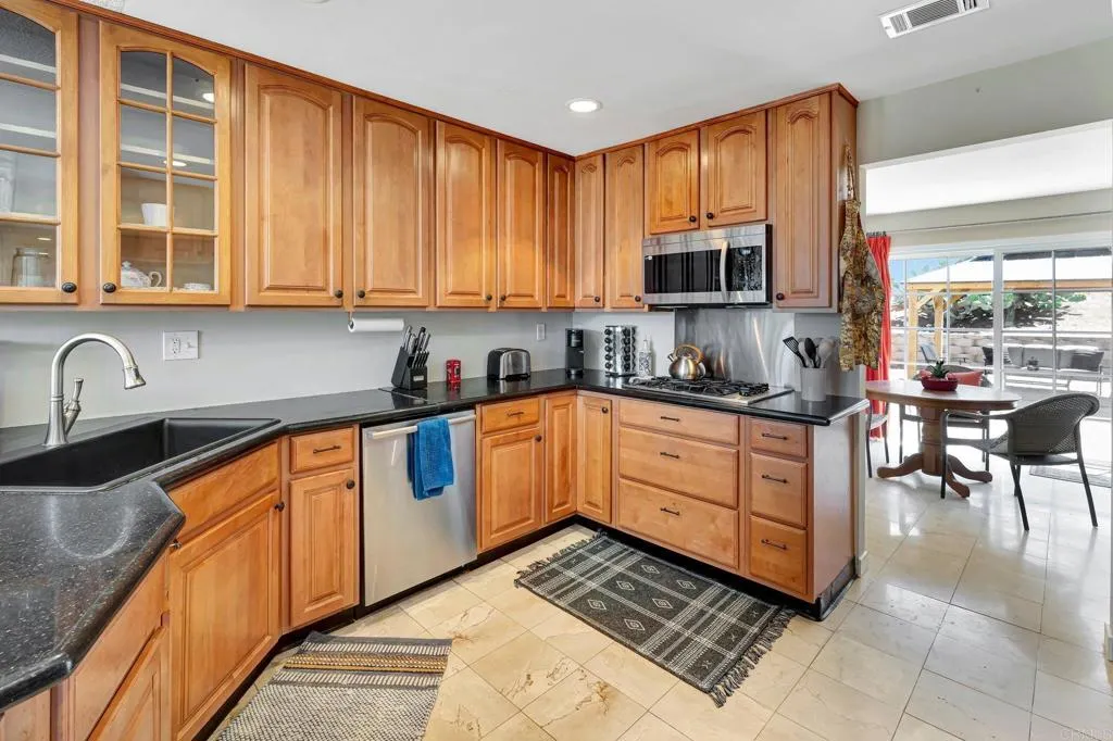 https://cdn.realtyfeed.com/cdn/127/306446848/ce4ad63d4f3269be481868530f80188a.webp