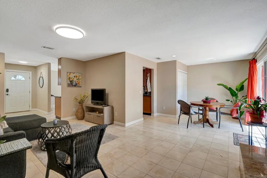https://cdn.realtyfeed.com/cdn/127/306446848/ef2cf9ce7427f28614f14c2ff0a3472f.webp