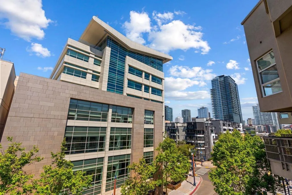 https://cdn.realtyfeed.com/cdn/127/306447295/61d05171a8471914cb028b89457bf5c6.webp