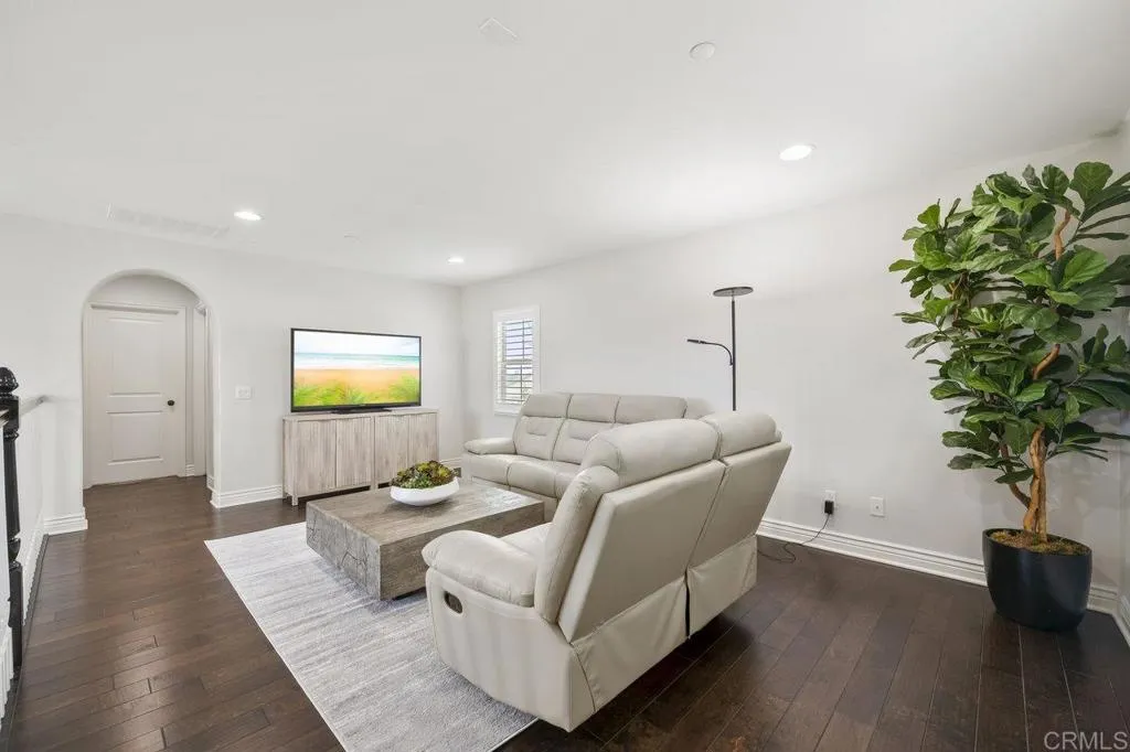https://cdn.realtyfeed.com/cdn/127/306447320/c28b20419e881cef69d62f920a99d94a.webp