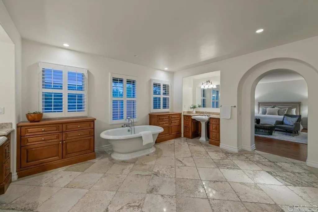 https://cdn.realtyfeed.com/cdn/127/306447414/bda5047ad441f0adfc2ed42cb8a3bb02.webp