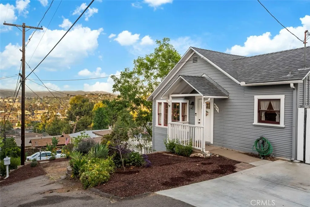 https://cdn.realtyfeed.com/cdn/127/306447438/698f43baec5e47060cd7e828705be49e.webp
