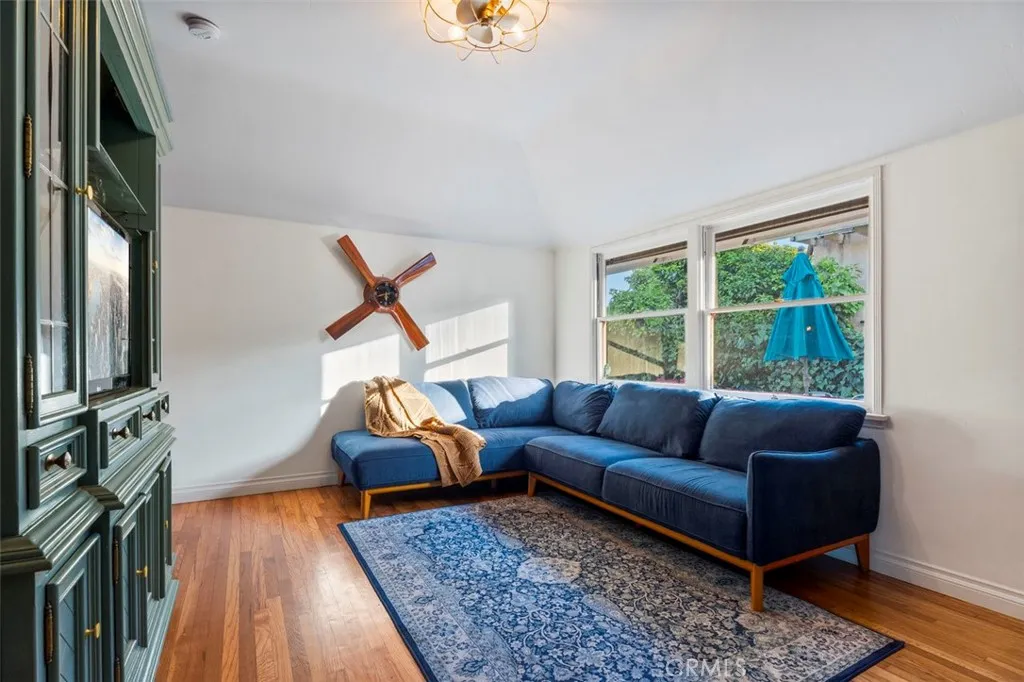 https://cdn.realtyfeed.com/cdn/127/306447438/752f53a3ab74eec59b7e8a3ee7cb7f16.webp
