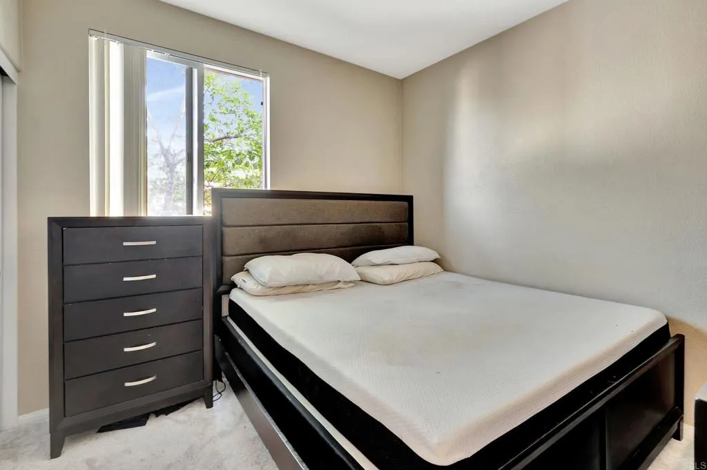 https://cdn.realtyfeed.com/cdn/127/306447575/87acebd89942895563537d9c07ce4dc2.webp