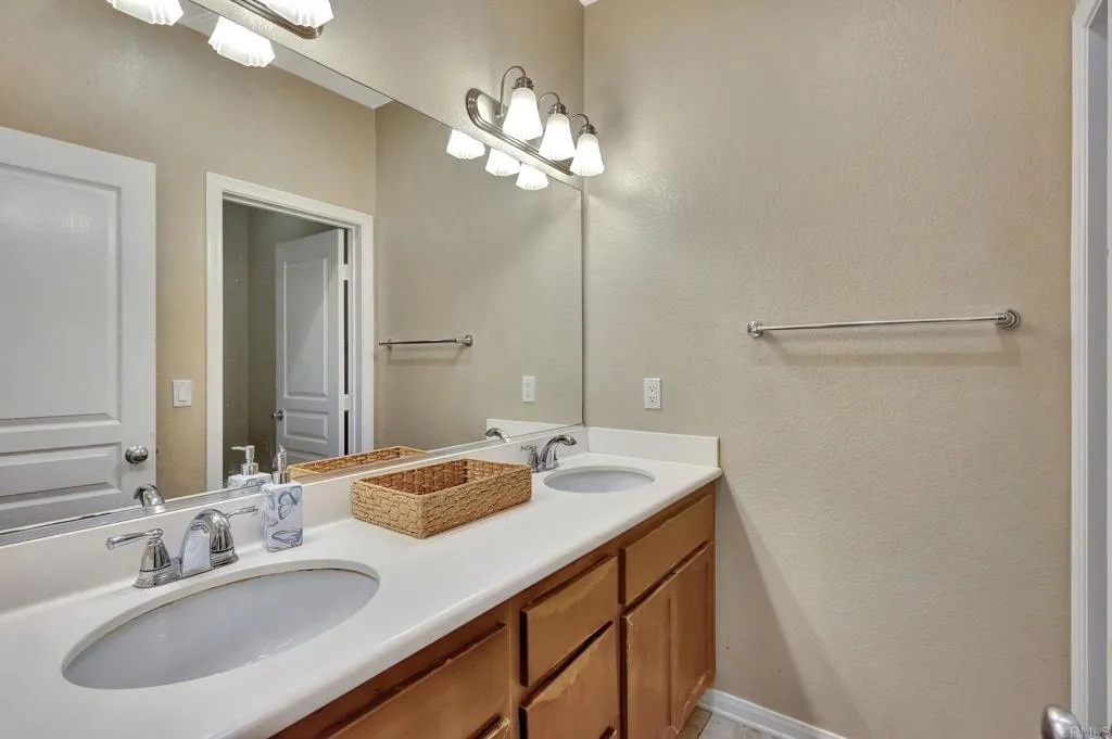 https://cdn.realtyfeed.com/cdn/127/306447575/d189f163211a6b5c27b2f31f325f5eba.webp