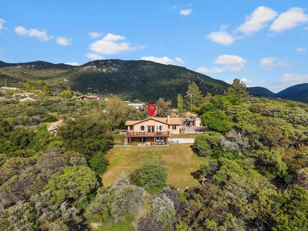 https://cdn.realtyfeed.com/cdn/127/306447597/5fa8a8a1fbd3404c03d9f9242aa5f91d.webp