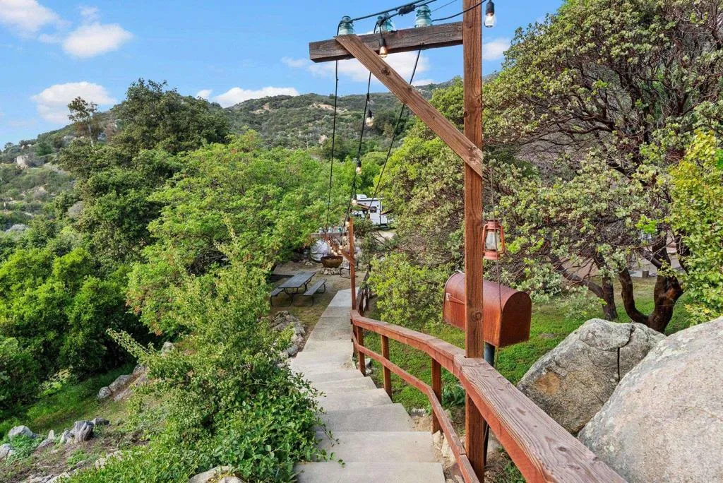 https://cdn.realtyfeed.com/cdn/127/306447597/f868d94ef1e1cf4ec633e137b3184b17.webp