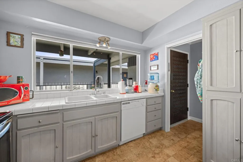 https://cdn.realtyfeed.com/cdn/127/306447762/51ba75275cd74dce3ebd1ead56df4138.webp
