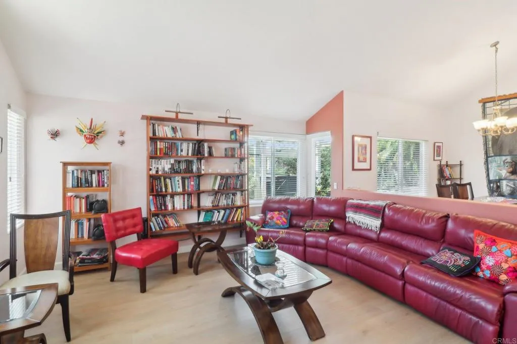 https://cdn.realtyfeed.com/cdn/127/306447771/6886dcad0df767e804322d4f1a5ed4b7.webp