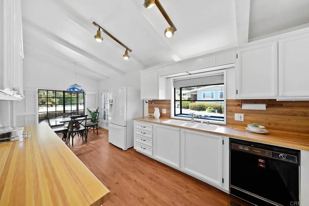 https://cdn.realtyfeed.com/cdn/127/306447919/abb23971949f2c0532fb2bd6e53a329d.webp