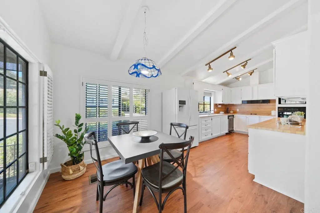 https://cdn.realtyfeed.com/cdn/127/306447919/af1030c0248226bf67718fd62d88ffc2.webp
