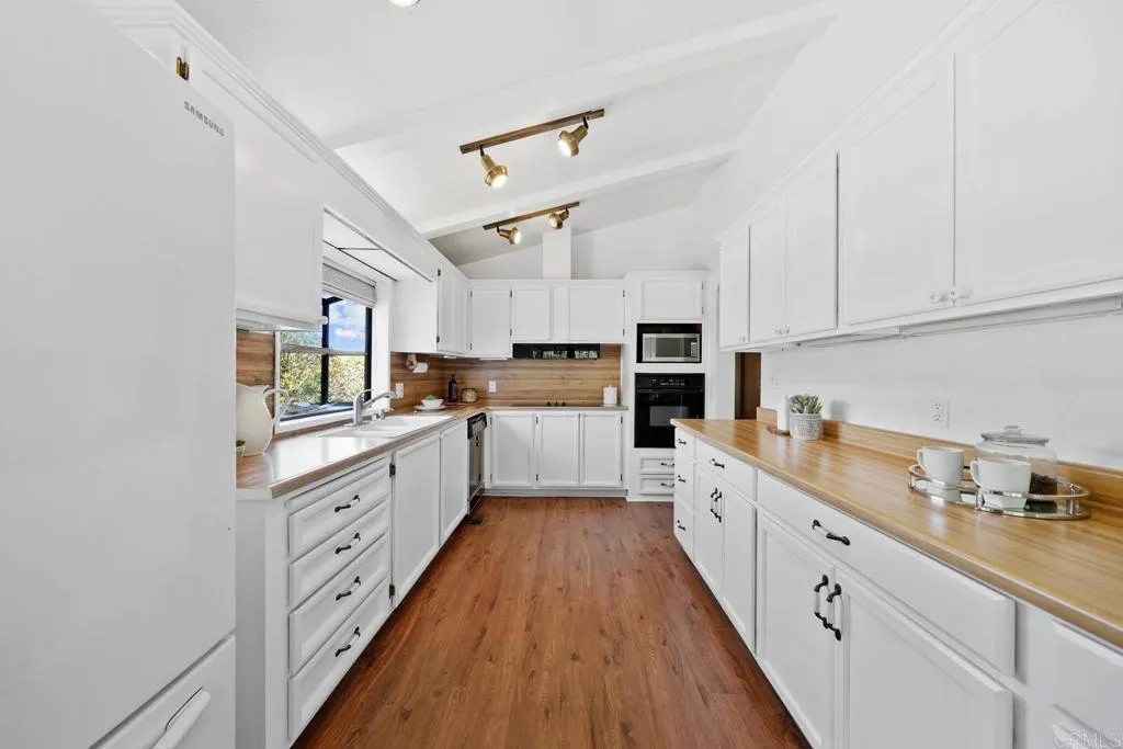 https://cdn.realtyfeed.com/cdn/127/306447919/b4421fc73c8b84eda1238295012dc22b.webp