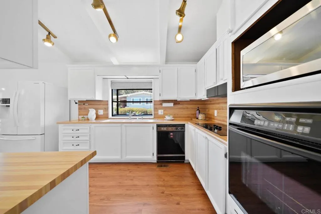 https://cdn.realtyfeed.com/cdn/127/306447919/c3551eedc0b764425b1c1c3290712592.webp