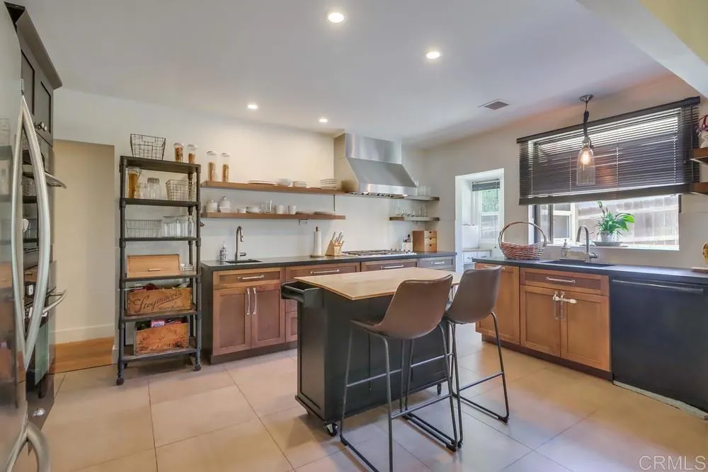 https://cdn.realtyfeed.com/cdn/127/306447950/e52c7ae323a6bfe907bb1d1f05041028.webp