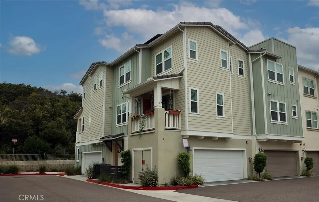 MLS: OC25085055 Condo For Sale