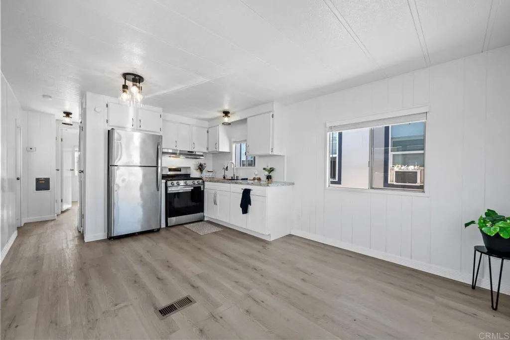 https://cdn.realtyfeed.com/cdn/127/306448250/453e7a44ed1259bcce7cb800bb0c9e1e.webp