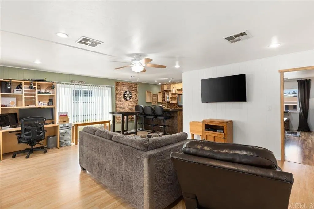 https://cdn.realtyfeed.com/cdn/127/306448365/49caf24360b8a62504700b0393fb1f46.webp