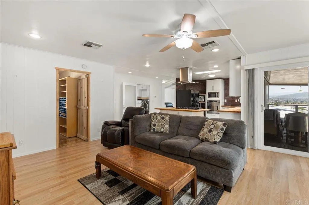 https://cdn.realtyfeed.com/cdn/127/306448365/516bf18e3da1994fae7985a7bba9aa3a.webp