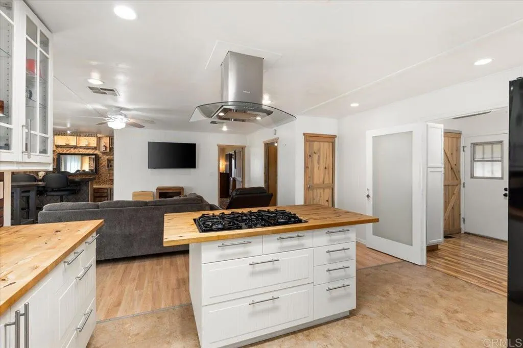 https://cdn.realtyfeed.com/cdn/127/306448365/e80dd6b7e47a28bf83d6ce3cfb02ccf8.webp