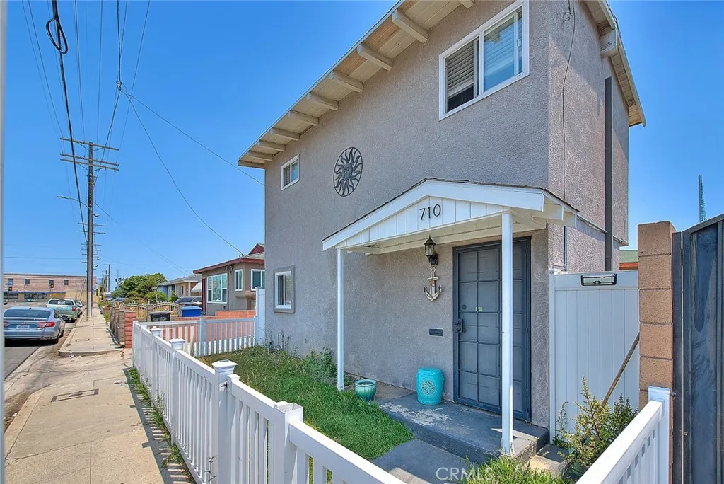 710 N Neptune Avenue