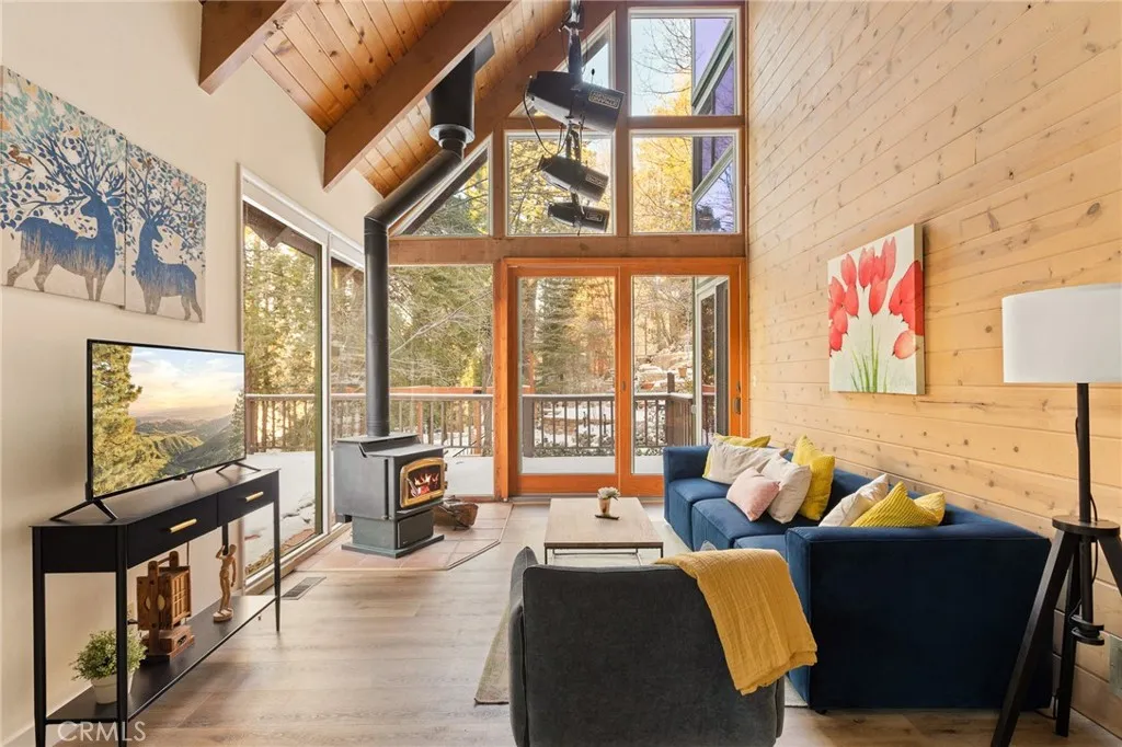 217 Crest Circle, Lake Arrowhead, CA 92352 - Main photo, Lake Arrowhead, CA