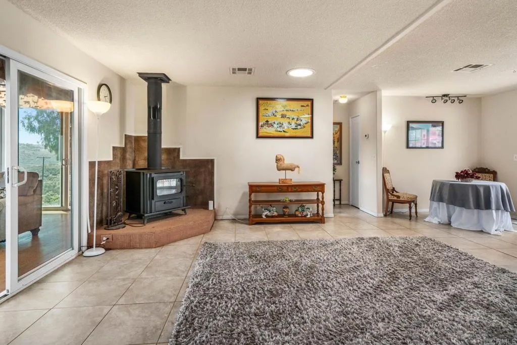 https://cdn.realtyfeed.com/cdn/127/306448729/3e887d3421bb99220f3053da217a5af0.webp