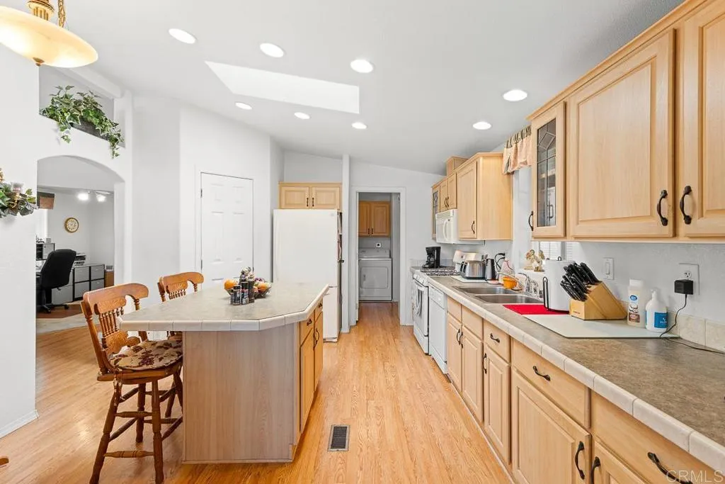 https://cdn.realtyfeed.com/cdn/127/306448801/912059e96bec25785745cc91594d480d.webp