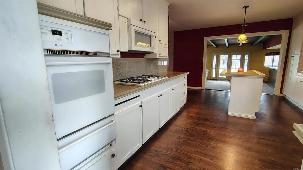 https://cdn.realtyfeed.com/cdn/127/306449031/8bc2665e946494f90569bac8884413c1.webp