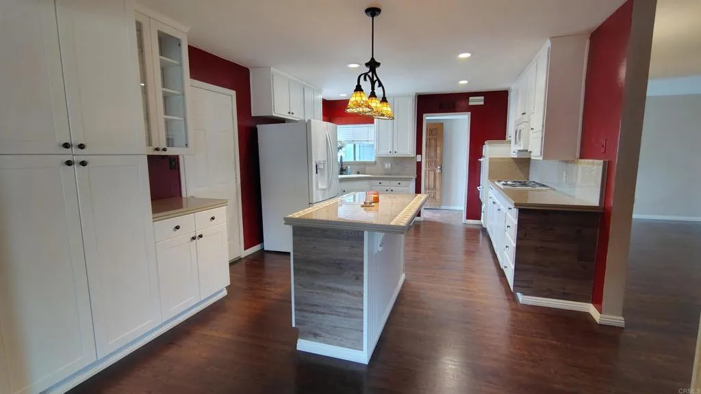 https://cdn.realtyfeed.com/cdn/127/306449031/b21216489f98a6e806a55353705c6a3f.webp